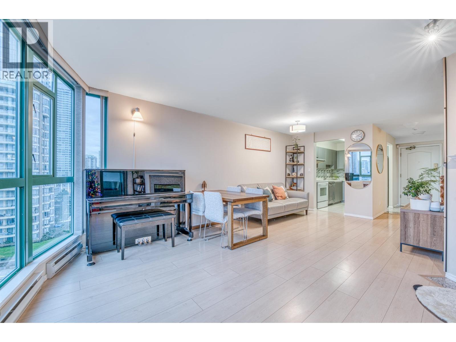 1102 5899 Wilson Avenue, Burnaby, British Columbia  V5H 4R9 - Photo 4 - R3074070