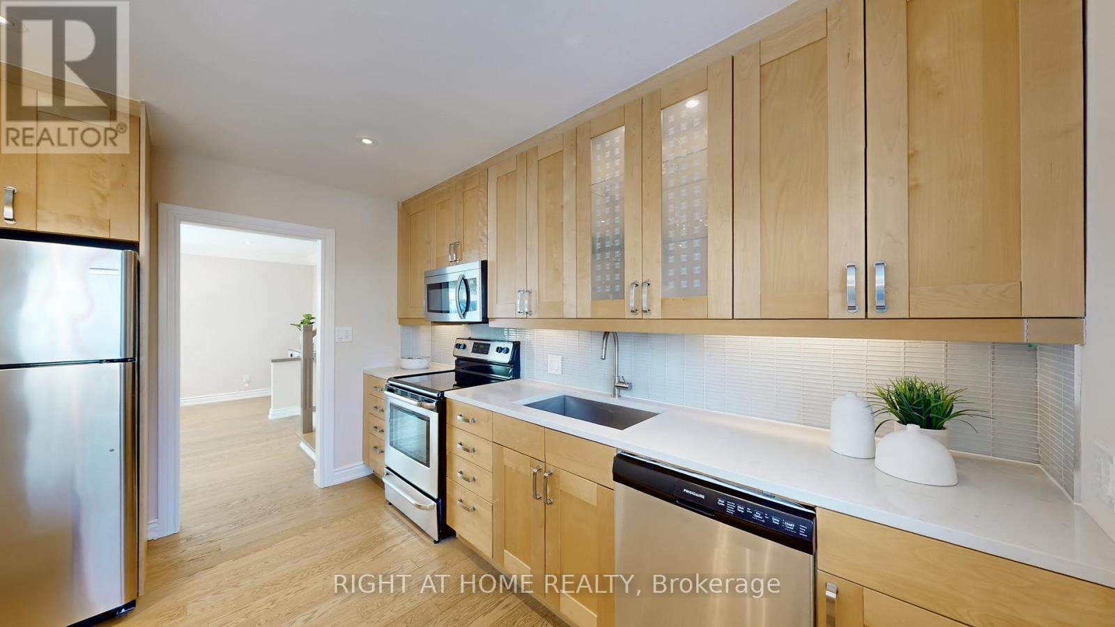 12 Courtham Avenue, Markham, Ontario  L3T 1G3 - Photo 13 - N12685322