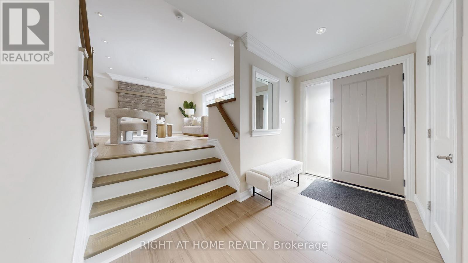 12 Courtham Avenue, Markham, Ontario  L3T 1G3 - Photo 4 - N12685322