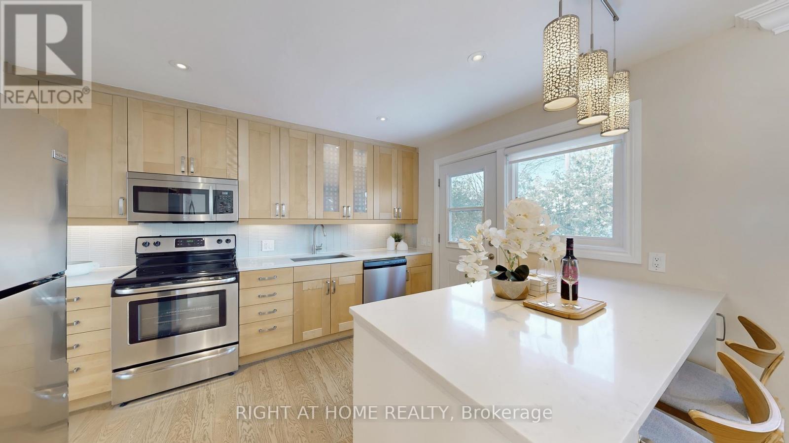 12 Courtham Avenue, Markham, Ontario  L3T 1G3 - Photo 9 - N12685322