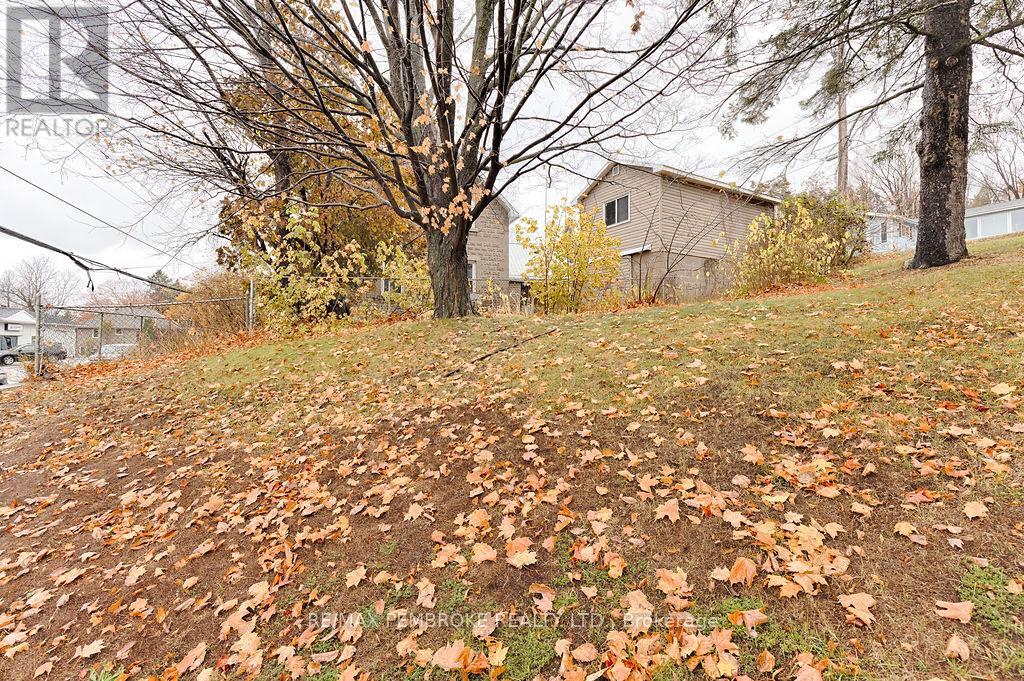 131 Bonnechere Street W, Bonnechere Valley, Ontario  K0J 1T0 - Photo 24 - X12501166