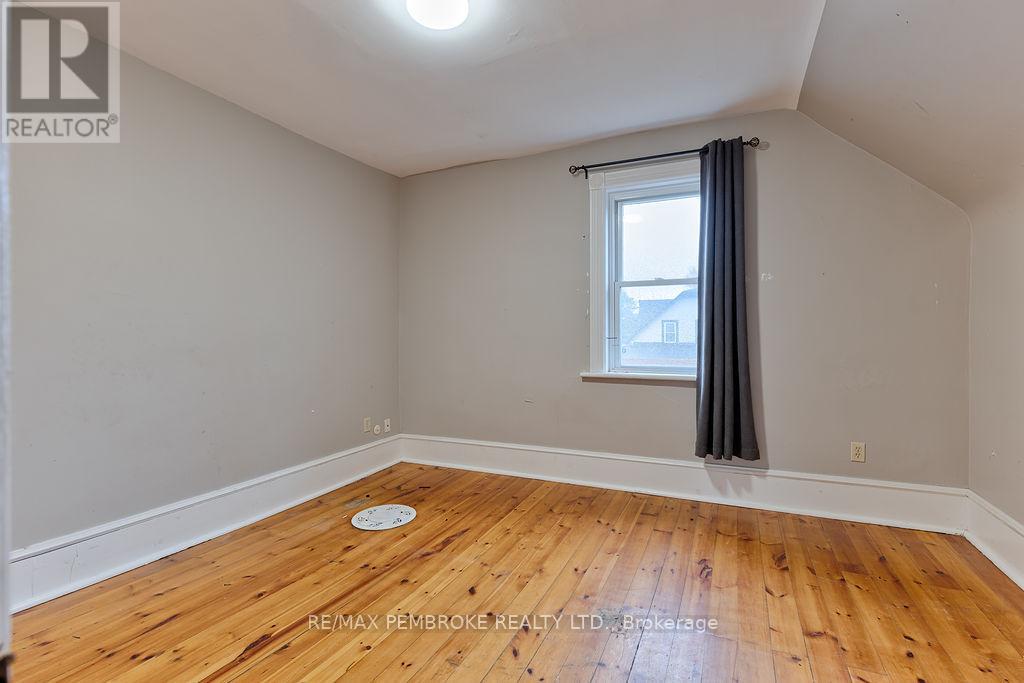 131 Bonnechere Street W, Bonnechere Valley, Ontario  K0J 1T0 - Photo 10 - X12501166