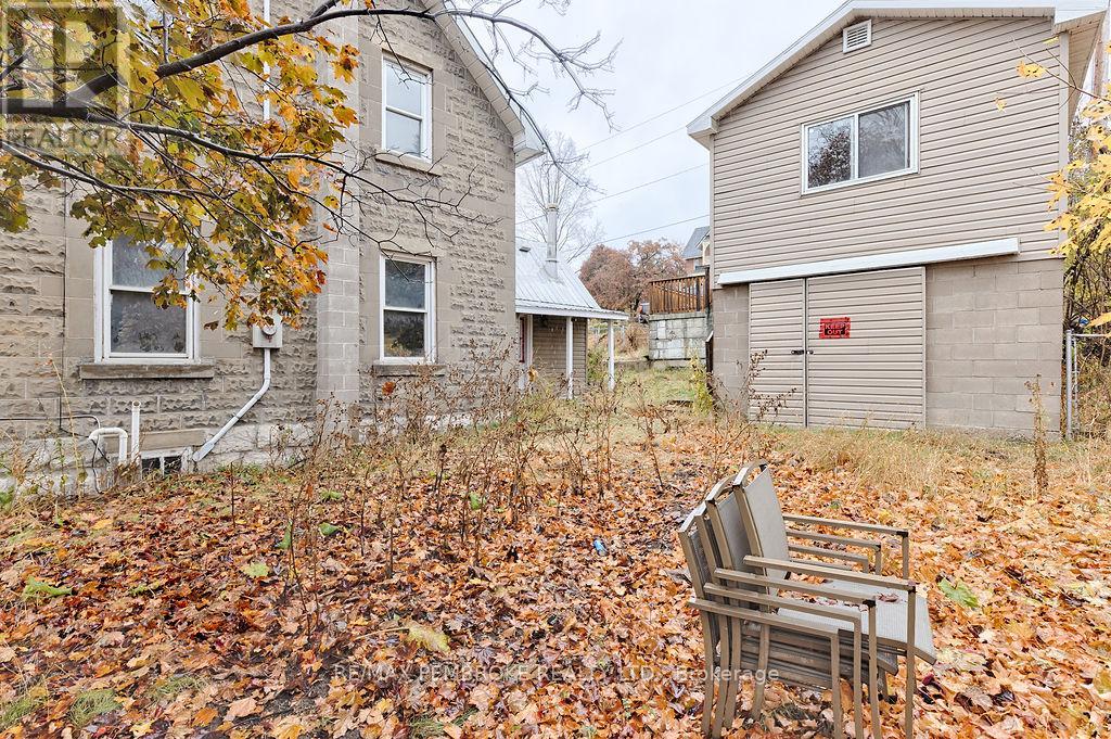 131 Bonnechere Street W, Bonnechere Valley, Ontario  K0J 1T0 - Photo 20 - X12501166