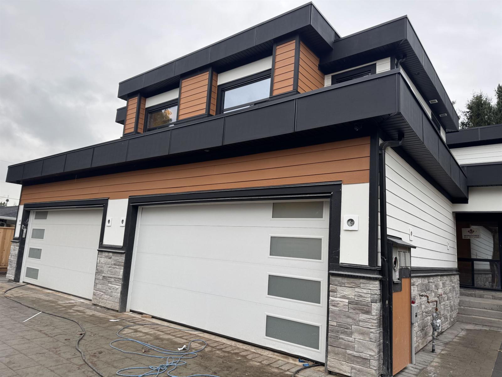 14206 North Bluff Road, White Rock, British Columbia  V4B 3C4 - Photo 2 - R3057701