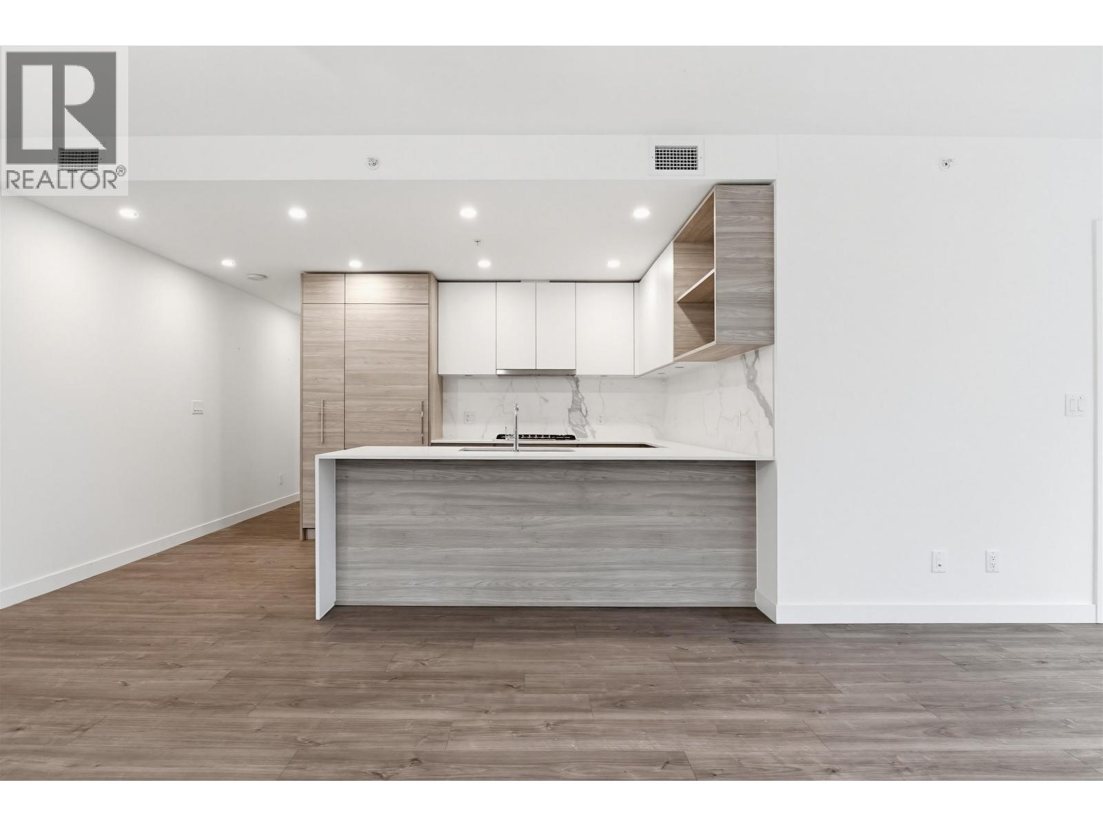 201 585 Austin Avenue, Coquitlam, British Columbia  V3K 0G6 - Photo 5 - R3077599