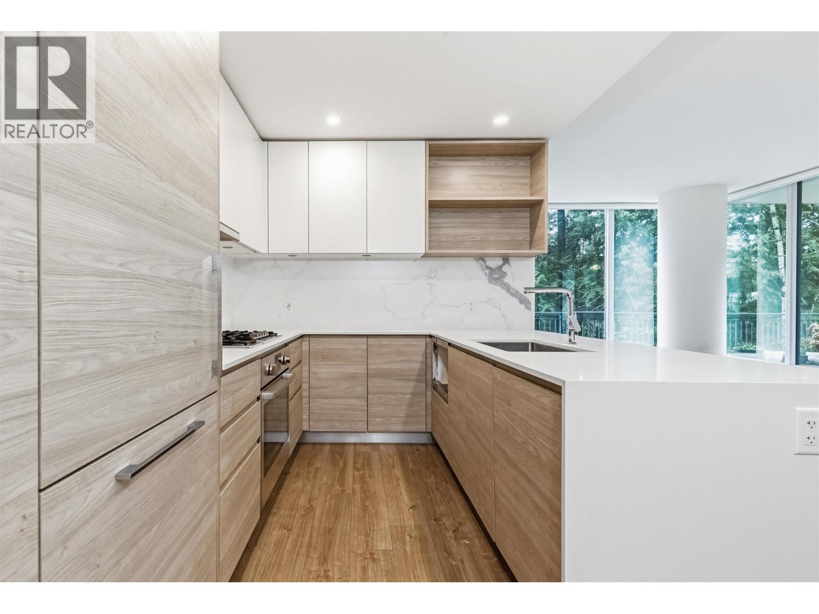 201 585 Austin Avenue, Coquitlam, British Columbia  V3K 0G6 - Photo 9 - R3077599