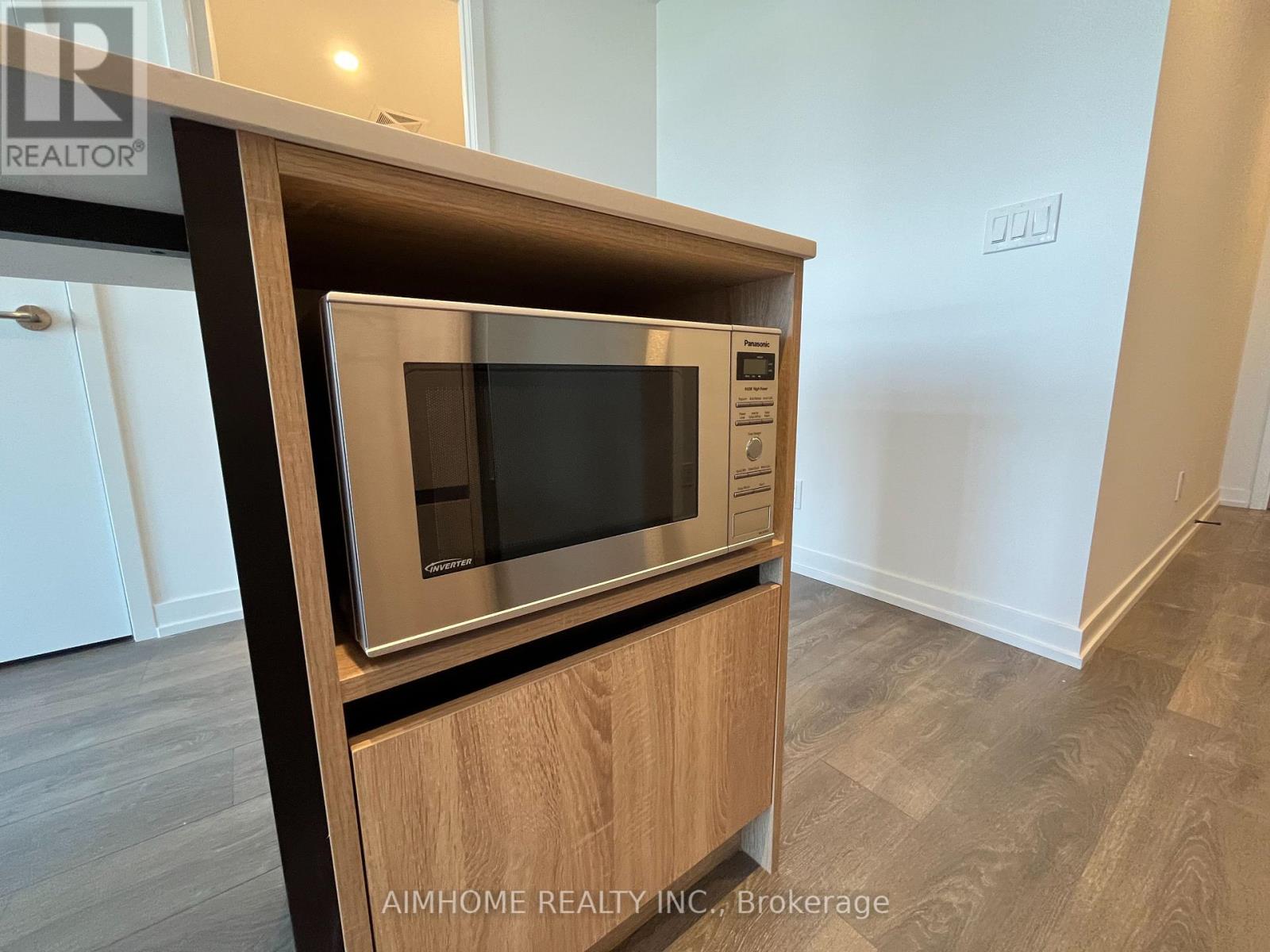 702 - 8 Beverley Glen Boulevard, Vaughan, Ontario  L4J 0L5 - Photo 10 - N12685340