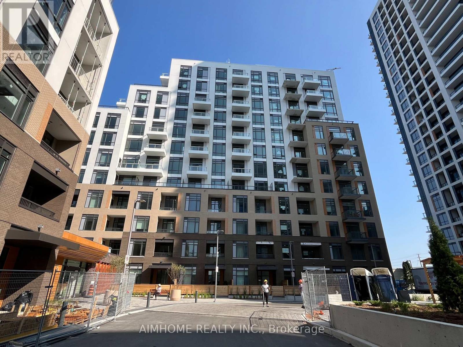 702 - 8 Beverley Glen Boulevard, Vaughan, Ontario  L4J 0L5 - Photo 2 - N12685340