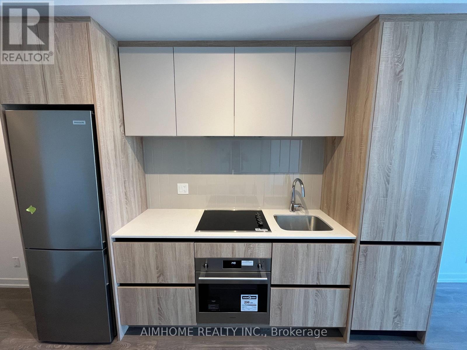 702 - 8 Beverley Glen Boulevard, Vaughan, Ontario  L4J 0L5 - Photo 9 - N12685340