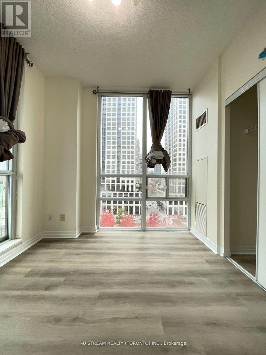 #909 - 3515 Kariya Drive, Mississauga, Ontario  L5B 0C1 - Photo 10 - W12685354