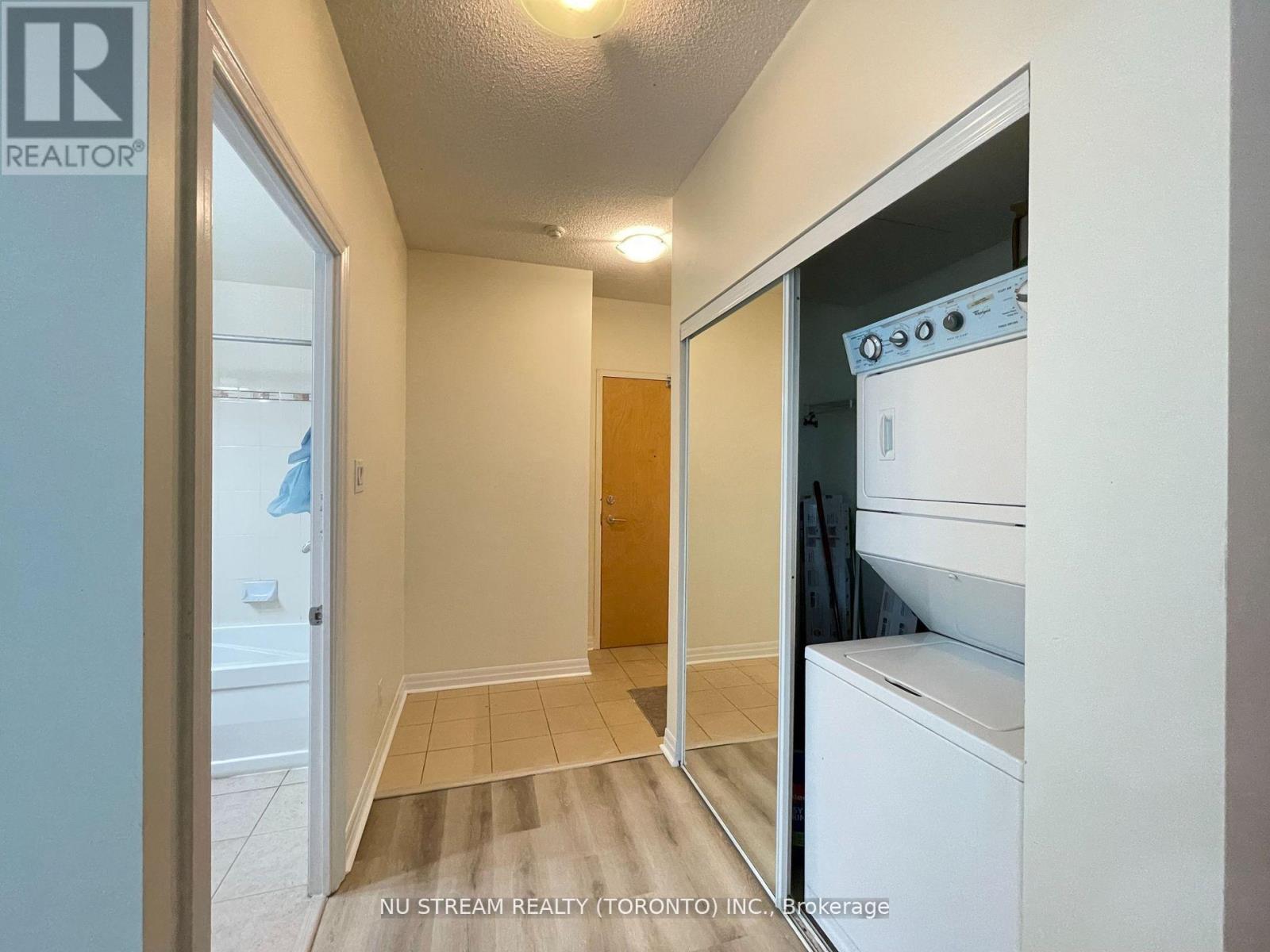 #909 - 3515 Kariya Drive, Mississauga, Ontario  L5B 0C1 - Photo 2 - W12685354