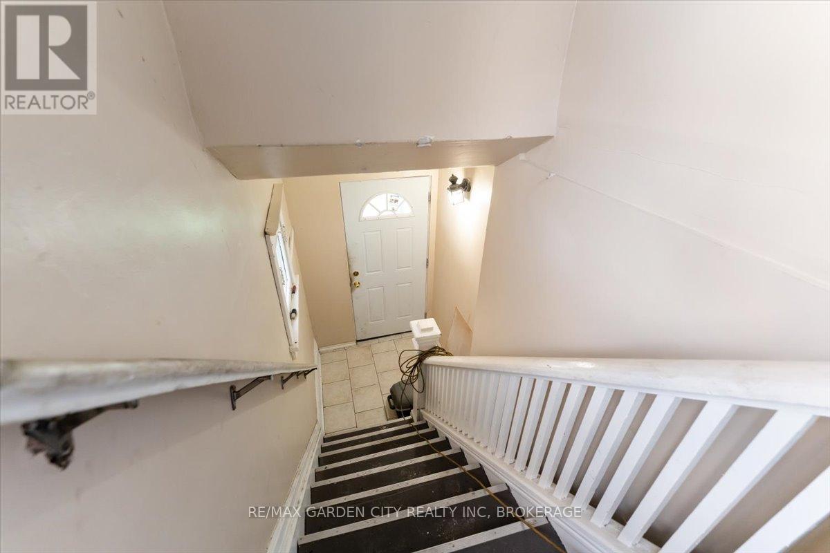 43 York Street, St. Catharines, Ontario  L2R 6C2 - Photo 13 - X12685374