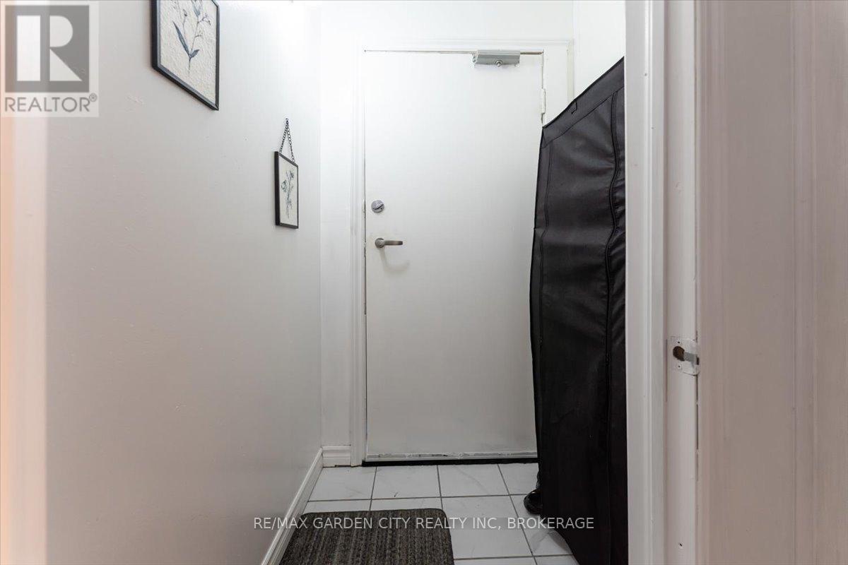 43 York Street, St. Catharines, Ontario  L2R 6C2 - Photo 4 - X12685374