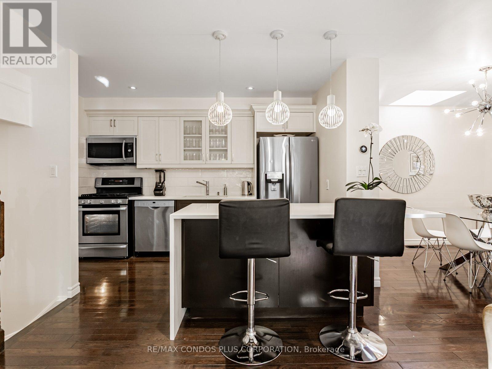 F - 346 Jarvis Street, Toronto, Ontario  M4Y 2G6 - Photo 14 - C12685390