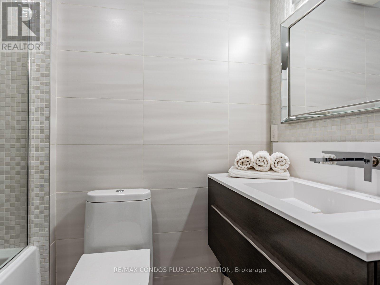 F - 346 Jarvis Street, Toronto, Ontario  M4Y 2G6 - Photo 17 - C12685390