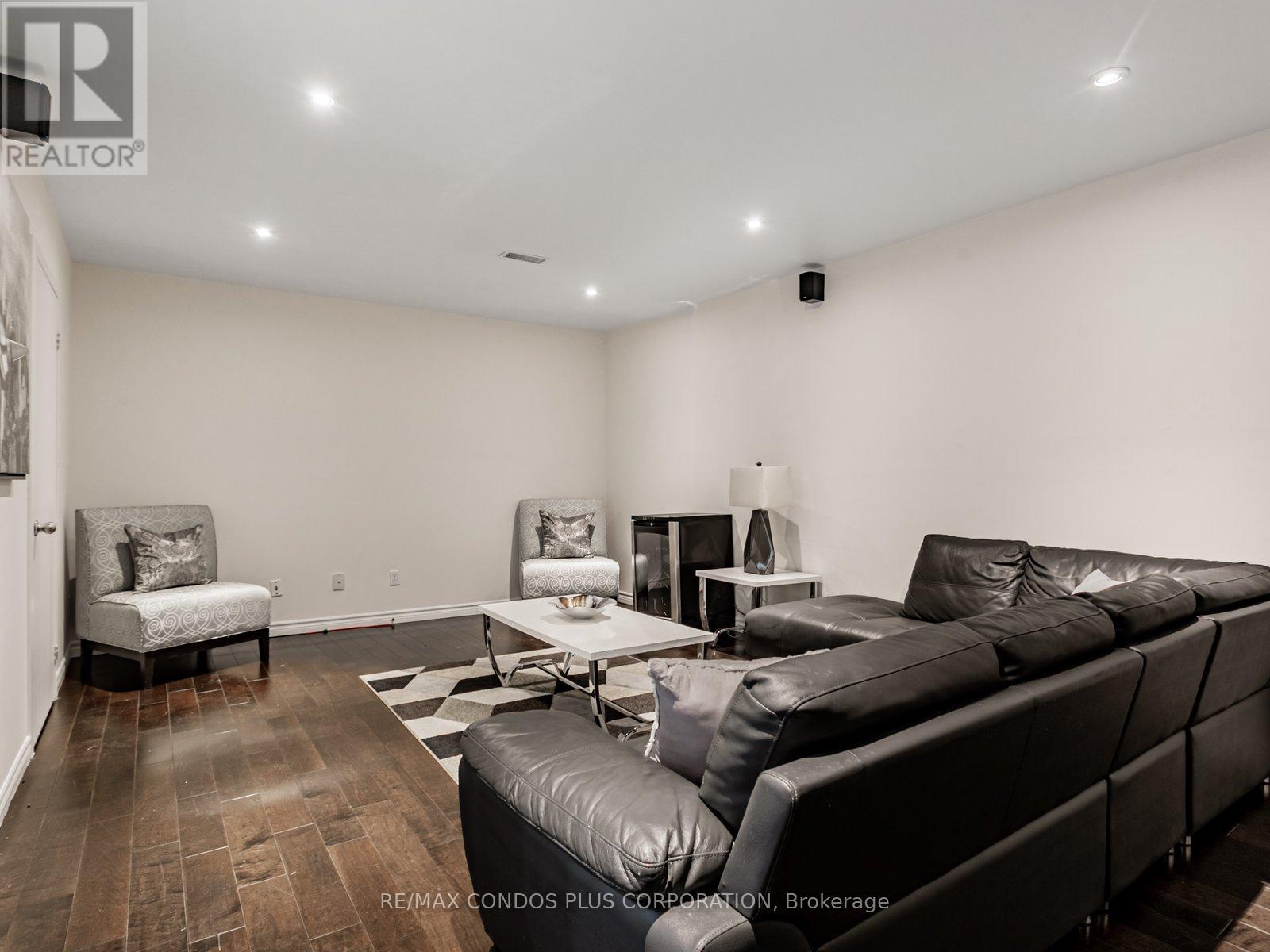 F - 346 Jarvis Street, Toronto, Ontario  M4Y 2G6 - Photo 33 - C12685390