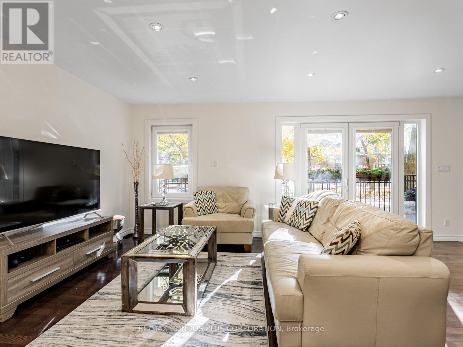 F - 346 Jarvis Street, Toronto, Ontario  M4Y 2G6 - Photo 8 - C12685390