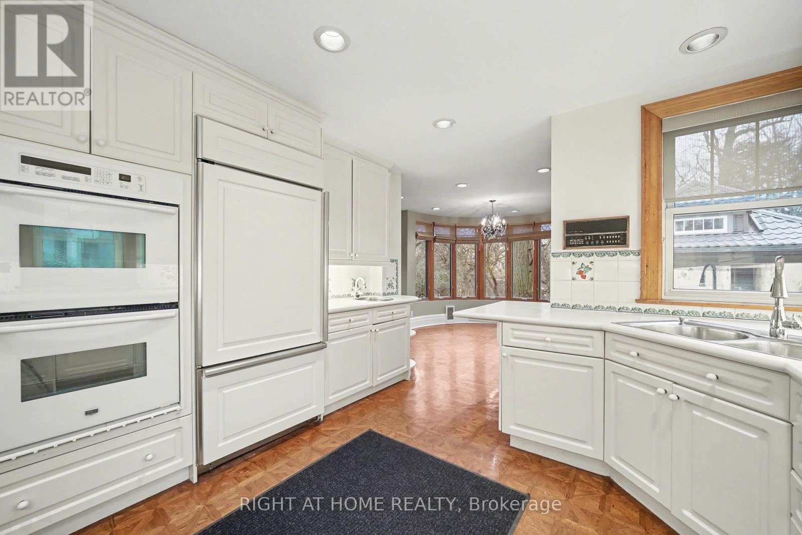 32 Hollywood Crescent, Toronto, Ontario  M4L 2K5 - Photo 11 - E12685410