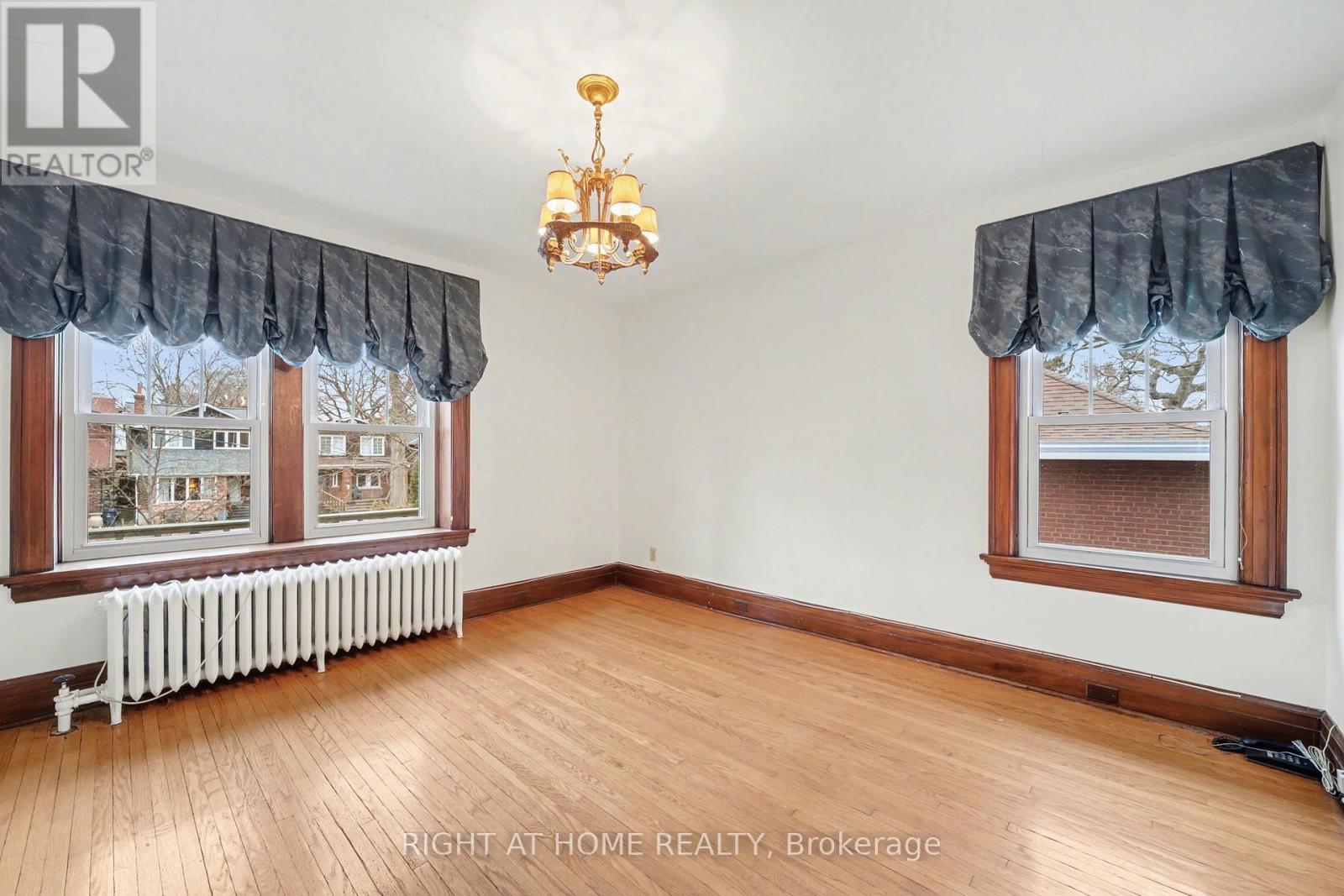 32 Hollywood Crescent, Toronto, Ontario  M4L 2K5 - Photo 19 - E12685410