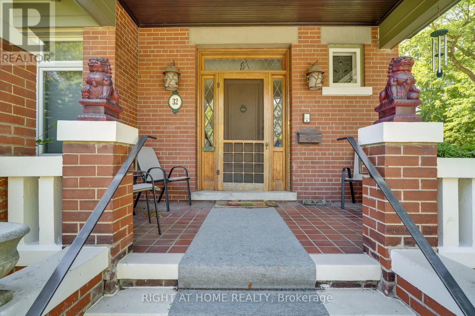 32 Hollywood Crescent, Toronto, Ontario  M4L 2K5 - Photo 3 - E12685410