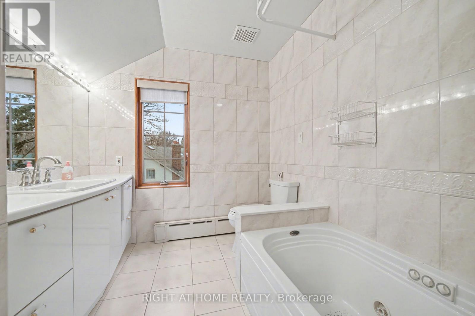 32 Hollywood Crescent, Toronto, Ontario  M4L 2K5 - Photo 33 - E12685410