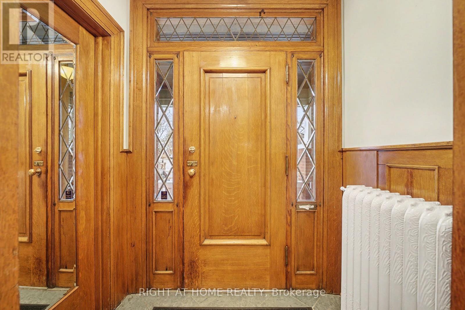 32 Hollywood Crescent, Toronto, Ontario  M4L 2K5 - Photo 4 - E12685410