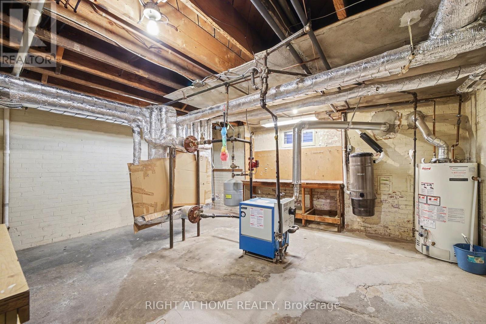 32 Hollywood Crescent, Toronto, Ontario  M4L 2K5 - Photo 43 - E12685410