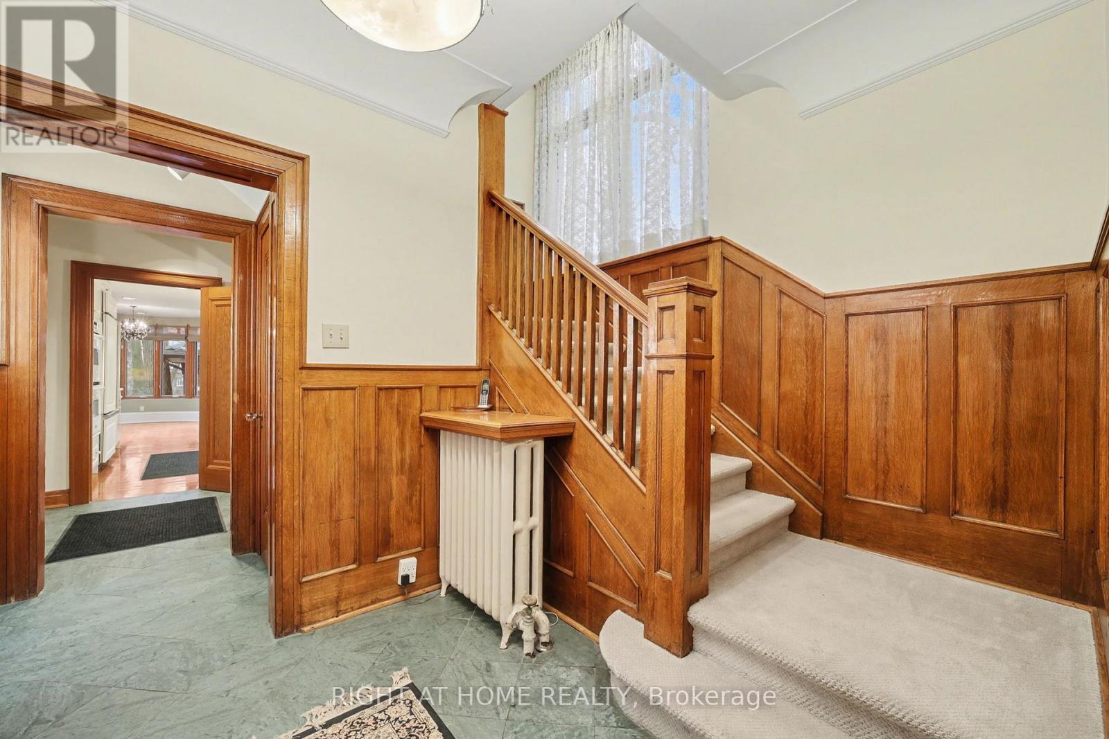 32 Hollywood Crescent, Toronto, Ontario  M4L 2K5 - Photo 5 - E12685410