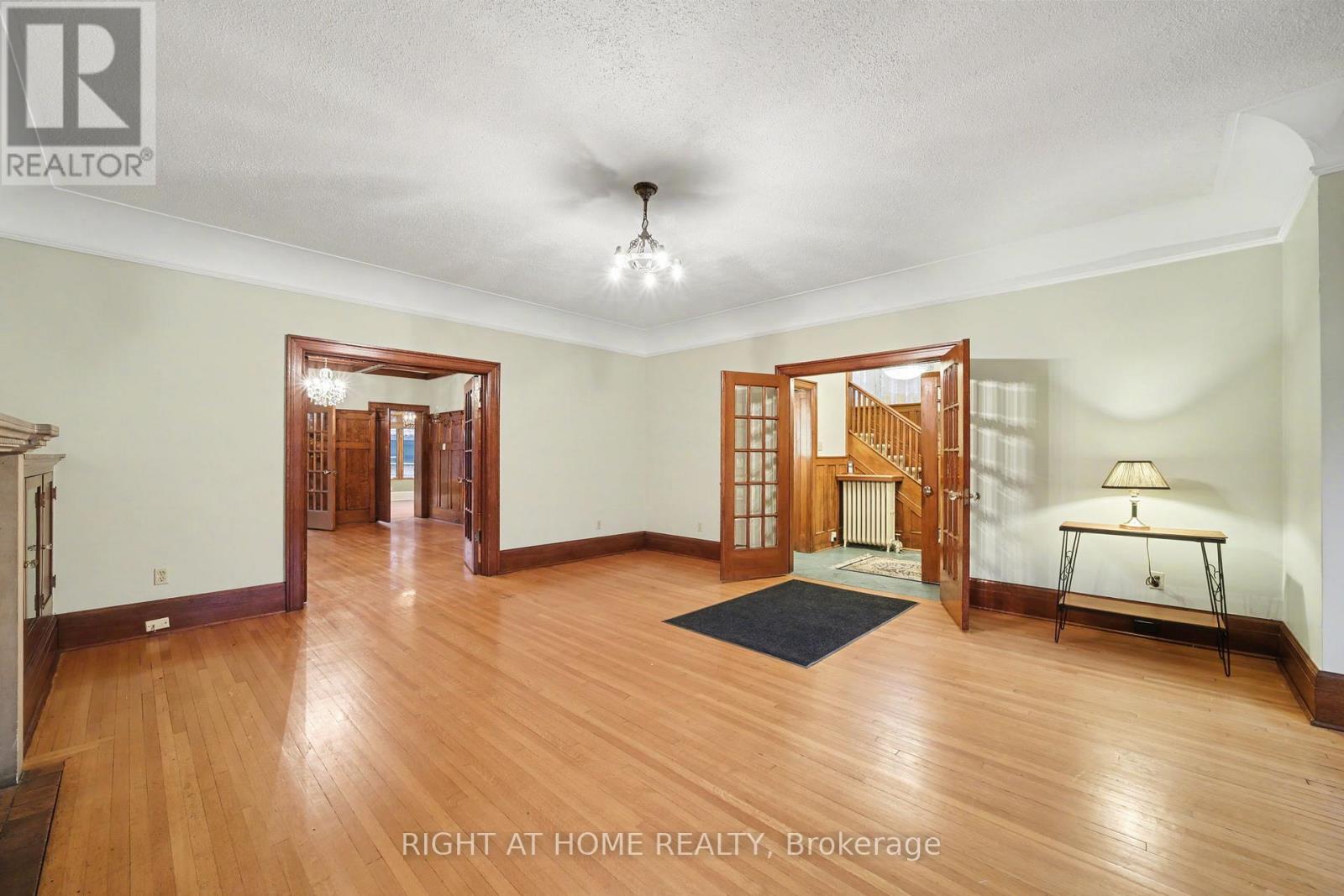 32 Hollywood Crescent, Toronto, Ontario  M4L 2K5 - Photo 7 - E12685410