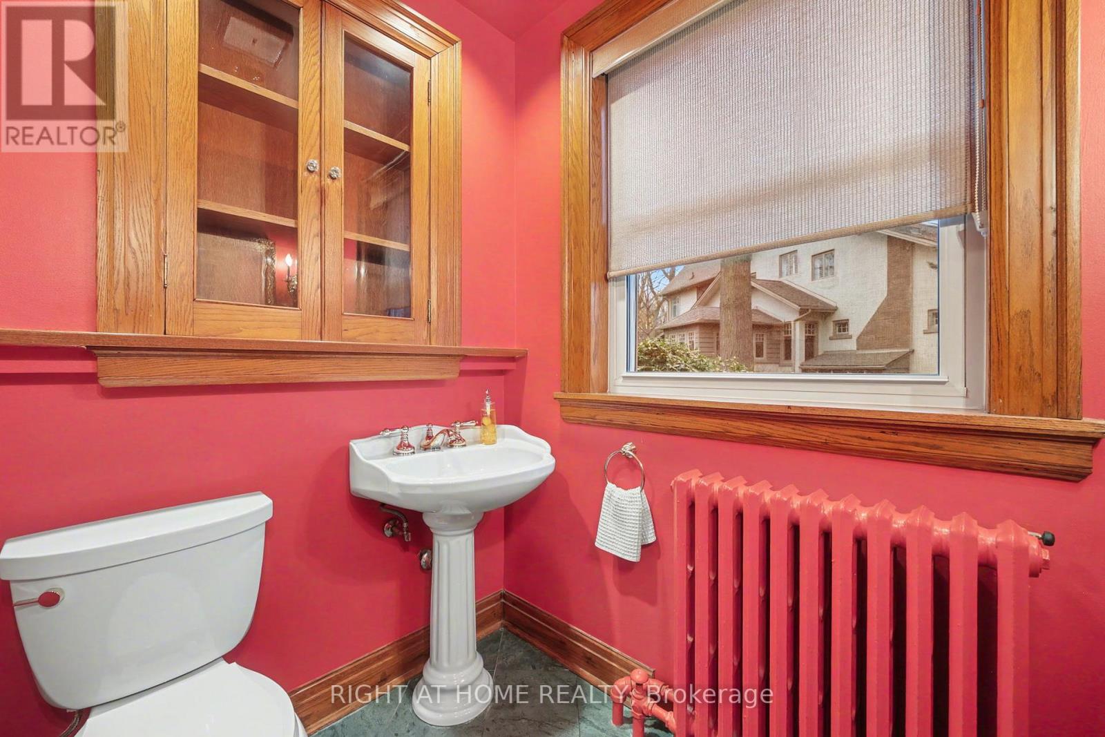 32 Hollywood Crescent, Toronto, Ontario  M4L 2K5 - Photo 8 - E12685410