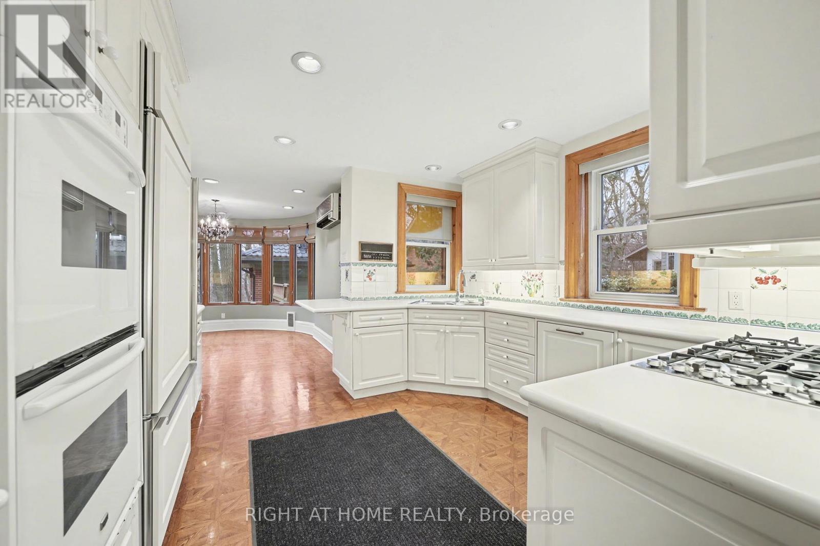 32 Hollywood Crescent, Toronto, Ontario  M4L 2K5 - Photo 9 - E12685410