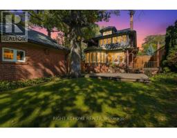 32 HOLLYWOOD CRESCENT, Toronto, Ontario