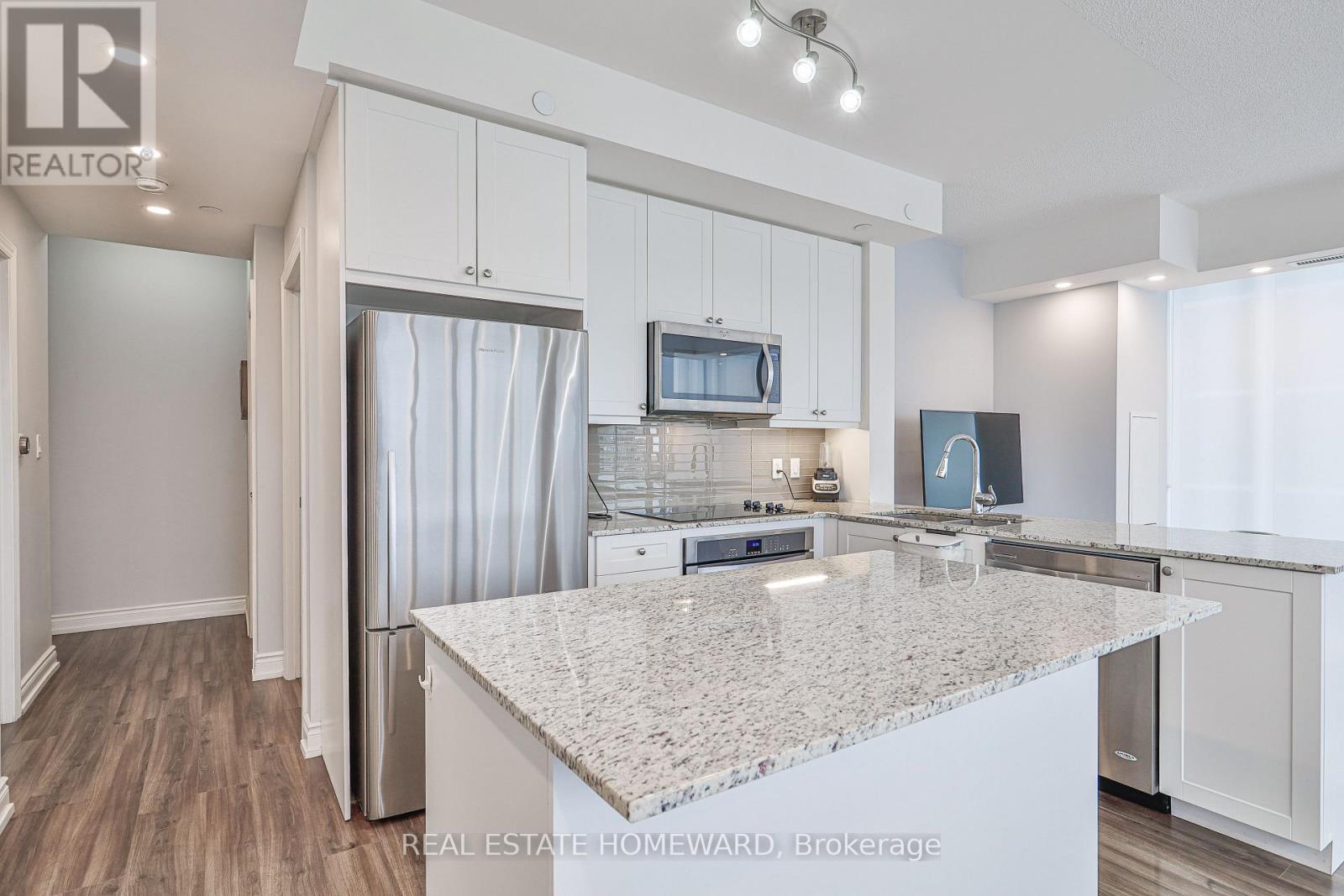 911b - 9600 Yonge Street, Richmond Hill, Ontario  L4C 0X3 - Photo 10 - N12685394