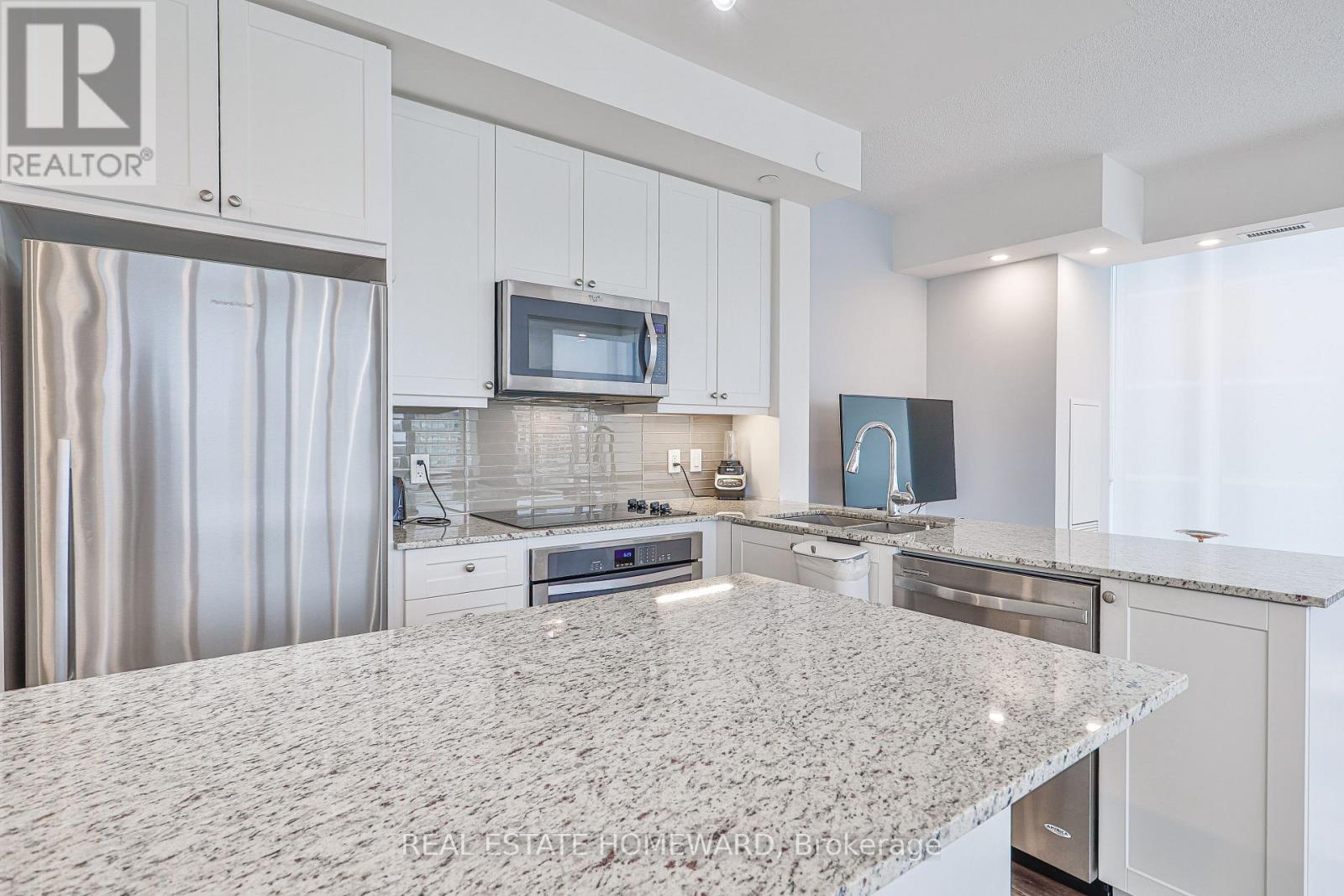 911b - 9600 Yonge Street, Richmond Hill, Ontario  L4C 0X3 - Photo 13 - N12685394