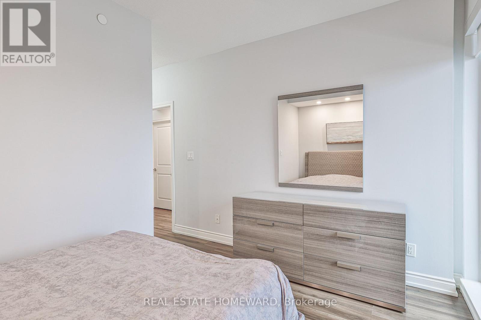 911b - 9600 Yonge Street, Richmond Hill, Ontario  L4C 0X3 - Photo 24 - N12685394