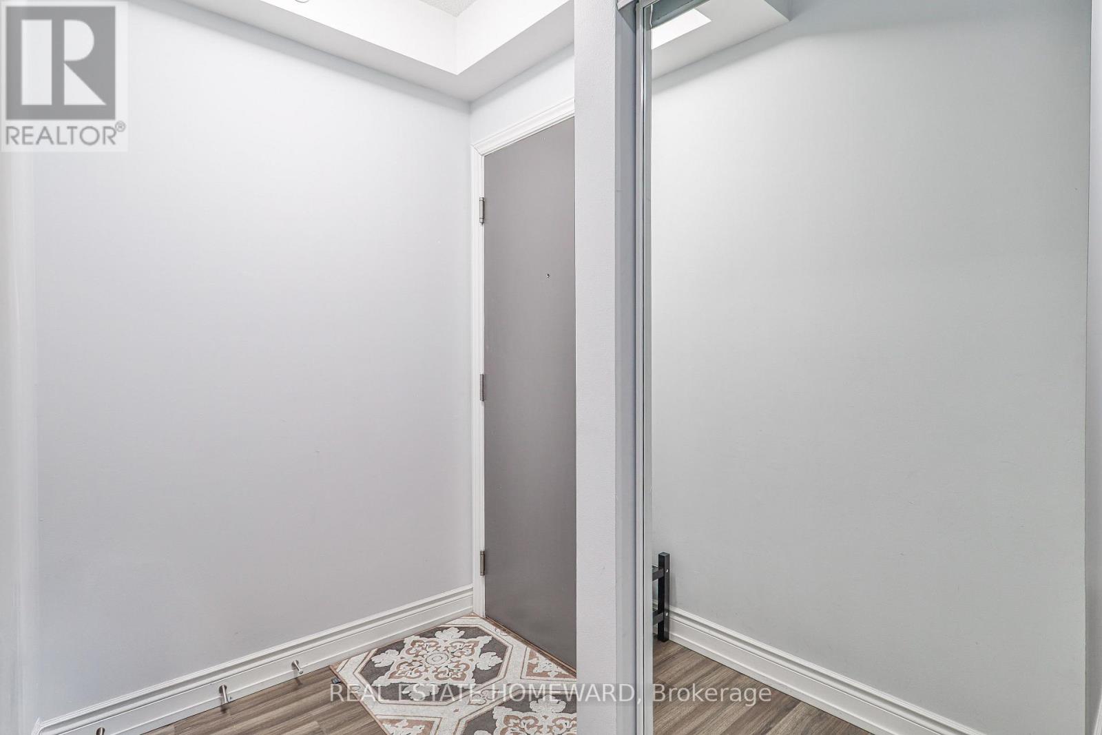 911b - 9600 Yonge Street, Richmond Hill, Ontario  L4C 0X3 - Photo 5 - N12685394