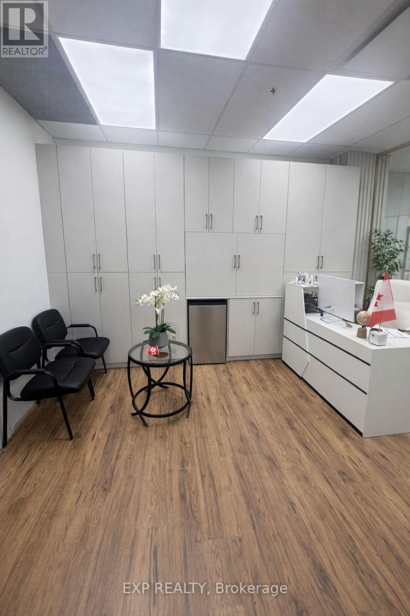 Office 4 - 7097 Yonge Street, Markham, Ontario  L3T 2A7 - Photo 3 - N12685434