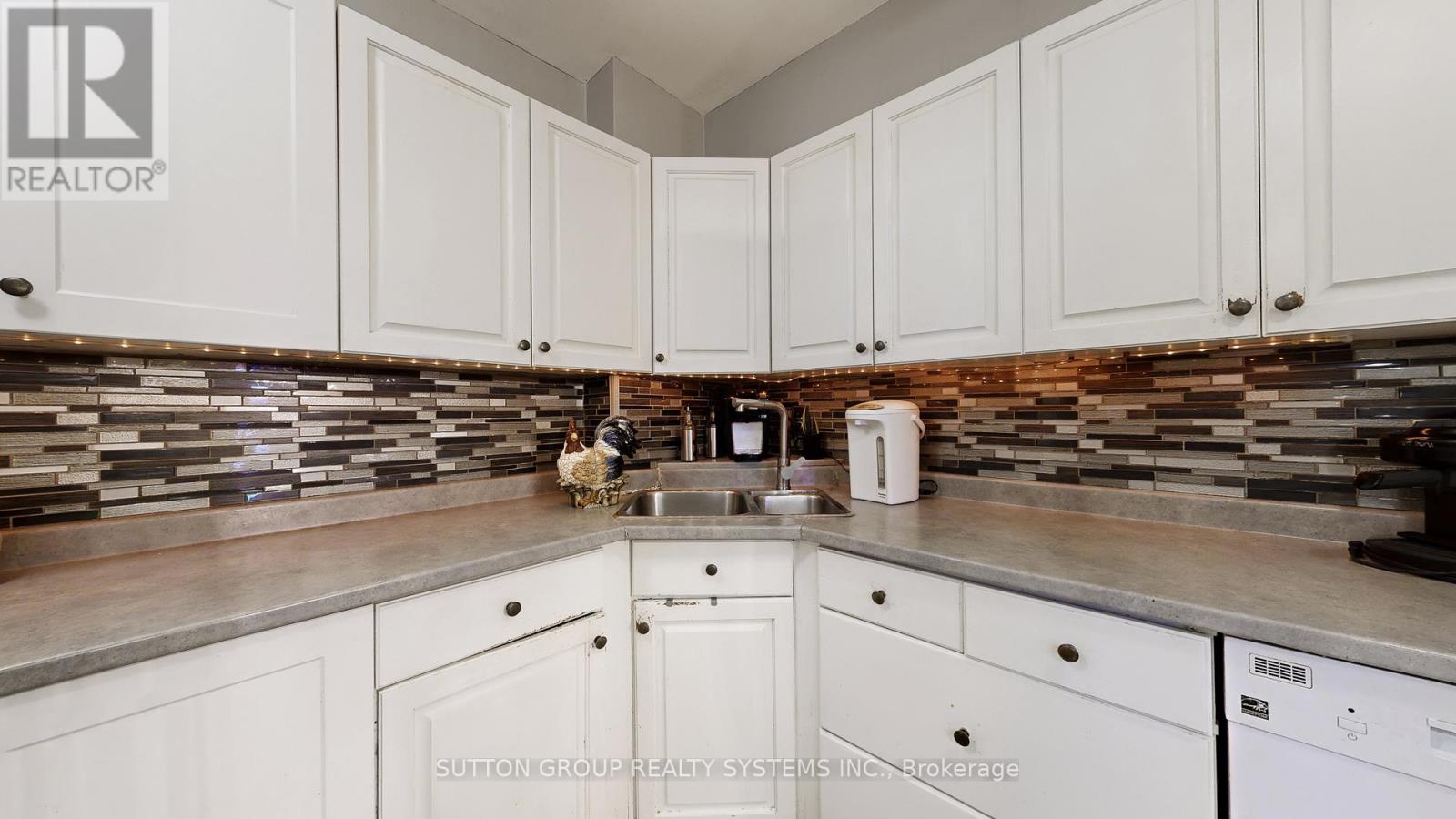 1811 - 85 Emmett Avenue, Toronto, Ontario  M6M 5A2 - Photo 12 - W12685406