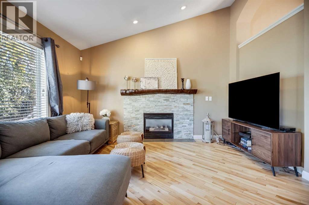 113 Somerside Green Sw, Calgary, Alberta  T2Y 3G6 - Photo 9 - A2274710