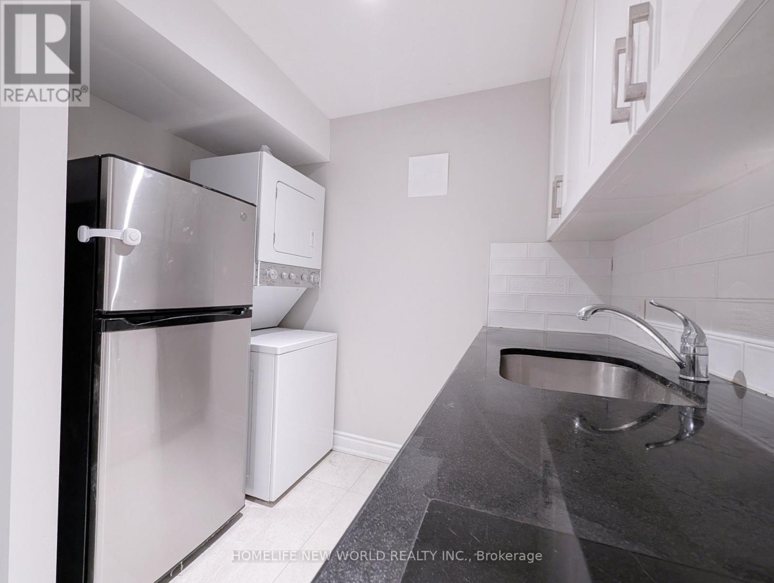 Lower - 10 Dixon Avenue, Toronto, Ontario  M4L 1N3 - Photo 2 - E12685468