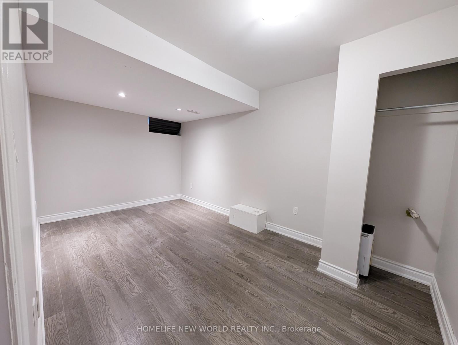 Lower - 10 Dixon Avenue, Toronto, Ontario  M4L 1N3 - Photo 9 - E12685468