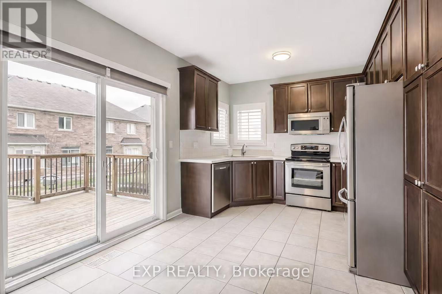 84 Lewis Honey Drive, Aurora, Ontario  L4G 0J3 - Photo 2 - N12685458