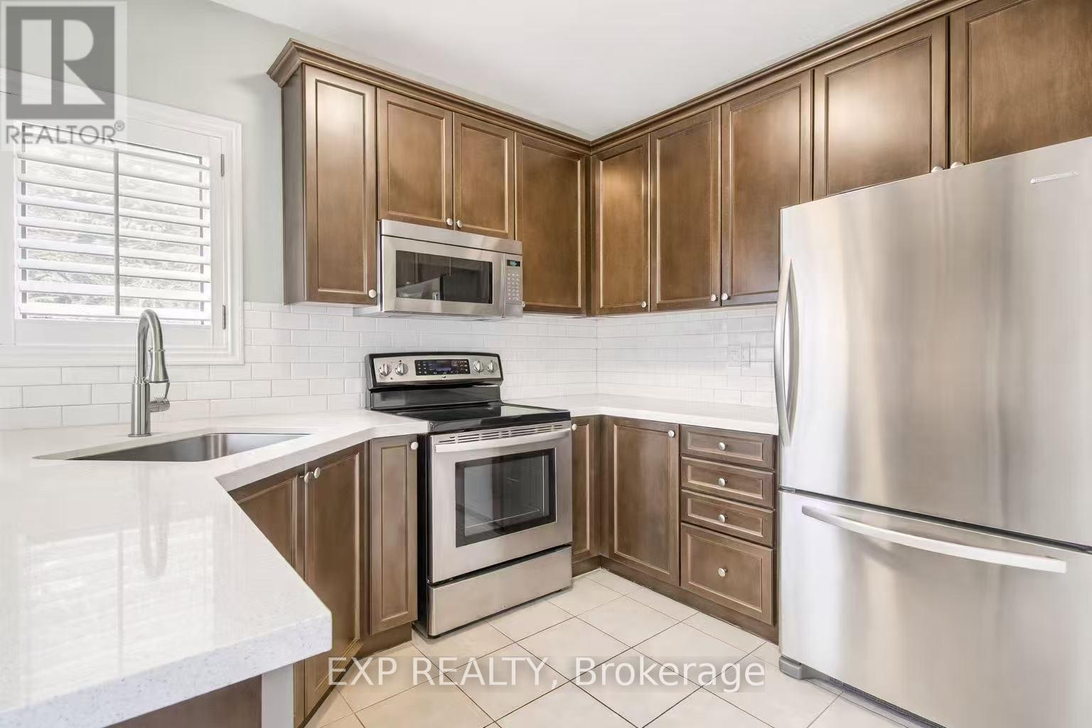 84 Lewis Honey Drive, Aurora, Ontario  L4G 0J3 - Photo 3 - N12685458