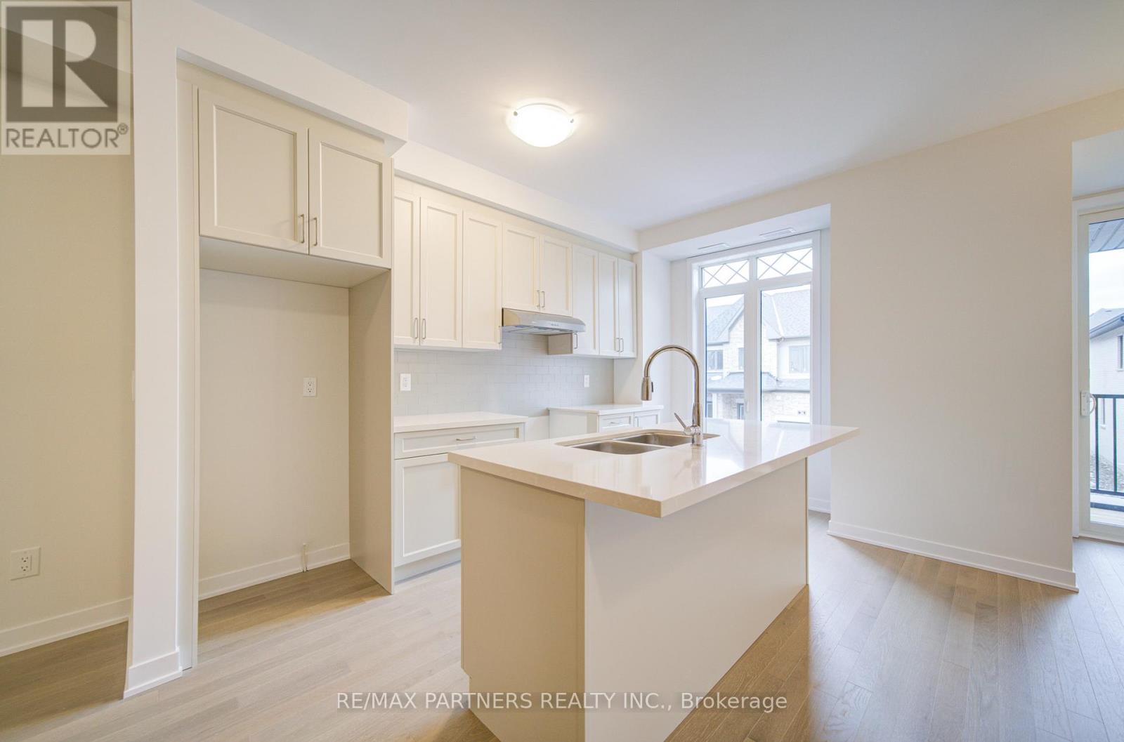 23 John Canning Way, Markham, Ontario  L3R 3X3 - Photo 4 - N12685470