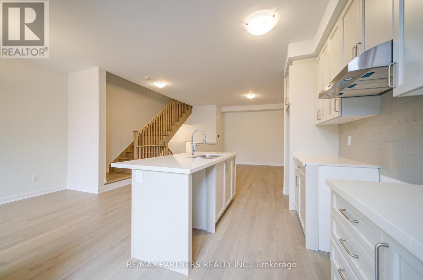 23 John Canning Way, Markham, Ontario  L3R 3X3 - Photo 5 - N12685470