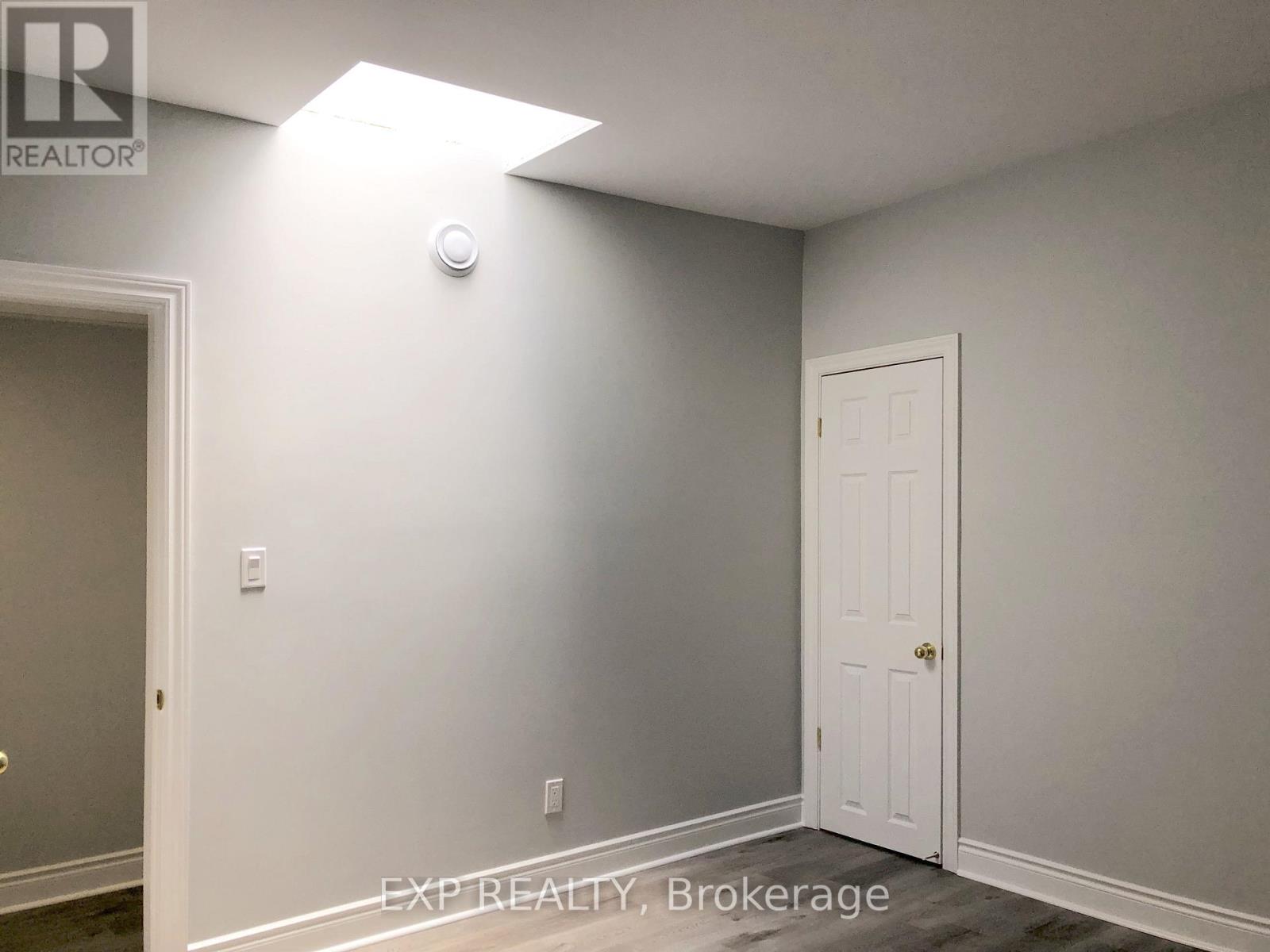 2798 Dundas Street W, Toronto, Ontario  M6P 1Y5 - Photo 4 - W12685456