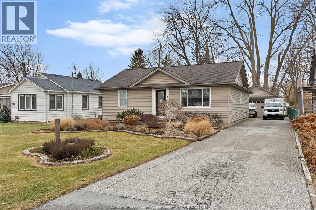 MLS# 26000704: 226 Maidstone AVENUE East, Essex, Canada