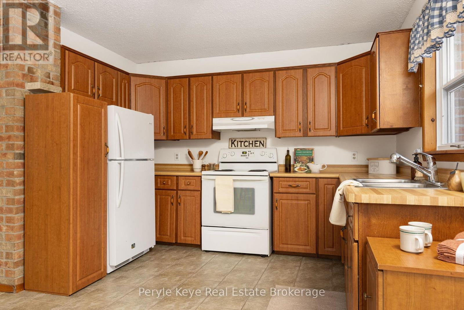 688 Stephenson 1 Road E, Huntsville (Stephenson), Ontario  P0B 1L0 - Photo 13 - X12685530