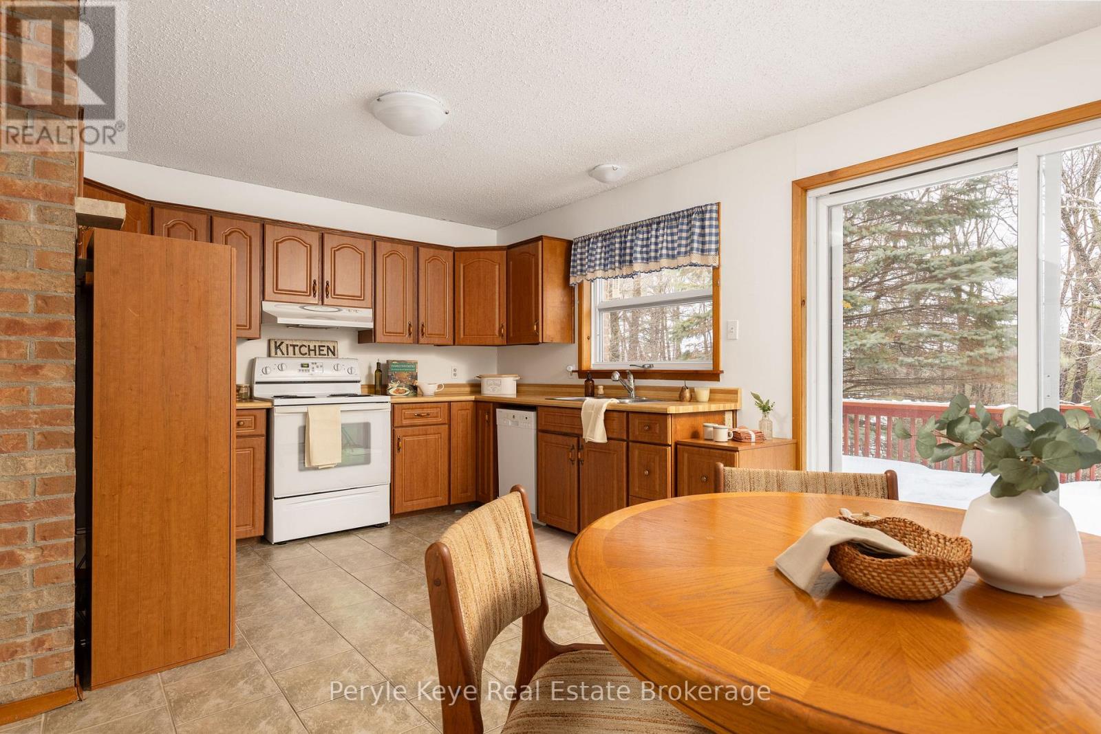 688 Stephenson 1 Road E, Huntsville (Stephenson), Ontario  P0B 1L0 - Photo 14 - X12685530