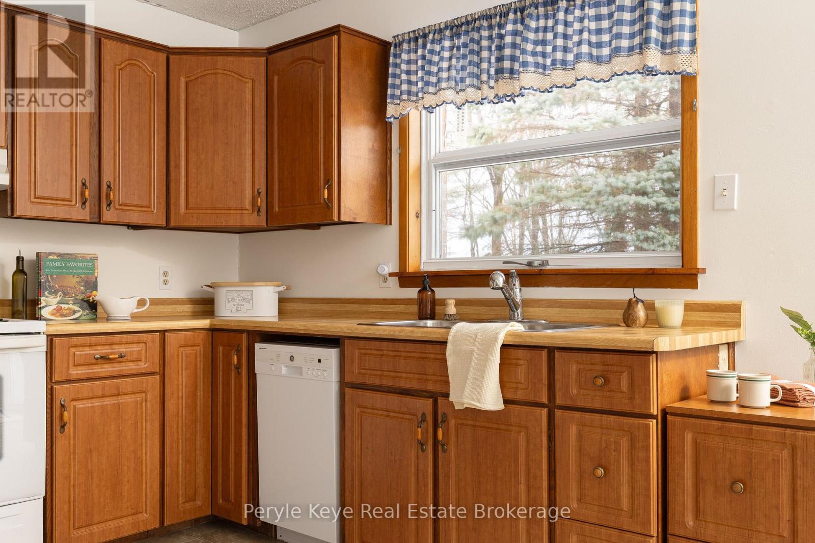 688 Stephenson 1 Road E, Huntsville (Stephenson), Ontario  P0B 1L0 - Photo 15 - X12685530